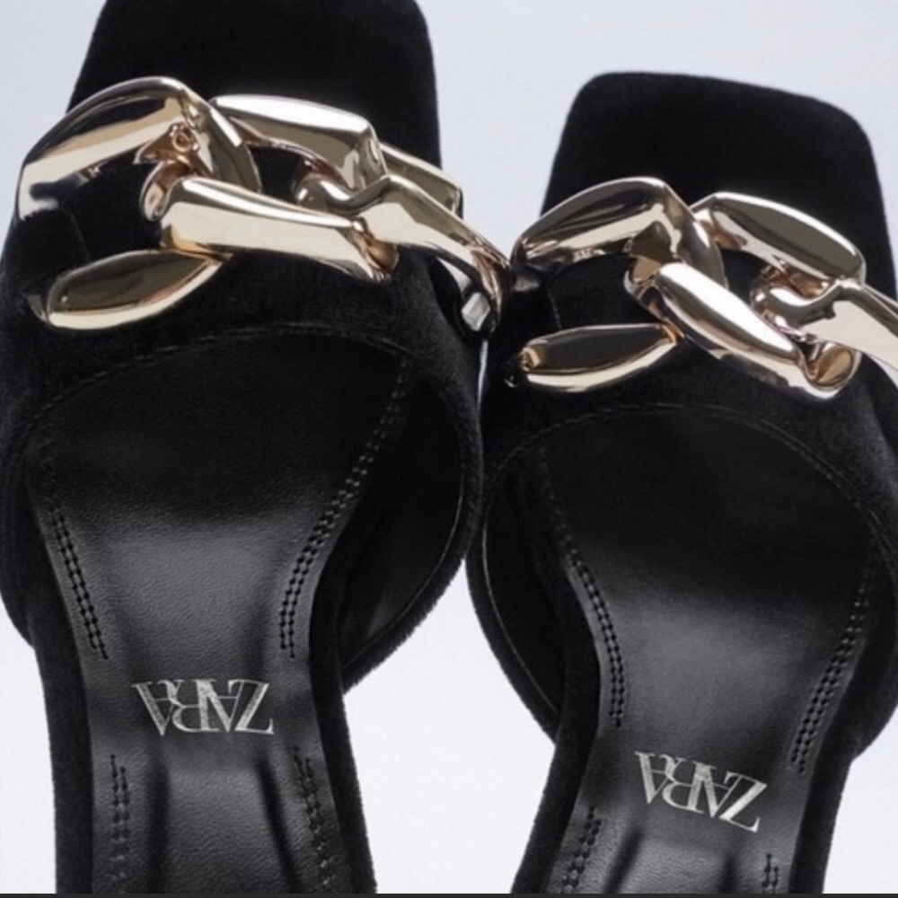 ZARA HEELED VELVET SANDALS WITH CHAIN.BLACK/GOLD. 8.5 M. 39 - Picture 5 of 7